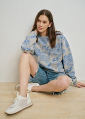 THE FAVORITE CLASSIC EMBOSSED SWEATSHIRT