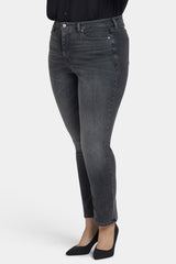 Sheri Slim Jeans In Plus Size - Gloomy Marais